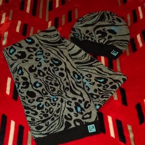 Fox Black and Blue Patterned Hat and Scarf Set
